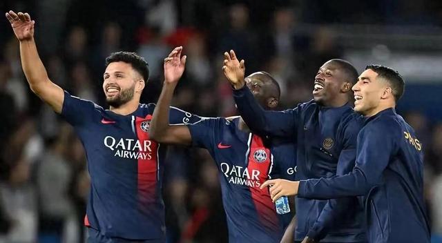 雷速体育-切尔西带队取胜！，姆巴佩重要时刻爆冷观众掌声雷动(姆巴佩进球庆祝动作)