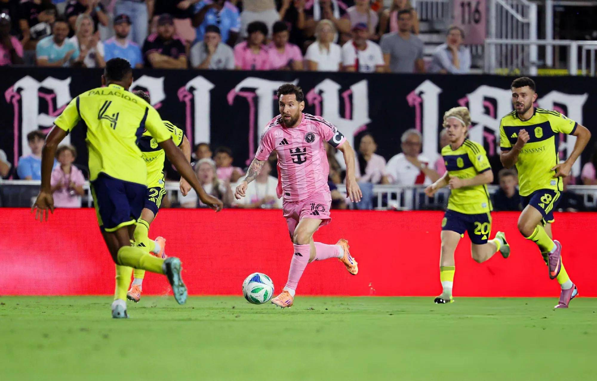 Leisu-G2带队取胜！，梅西重要时刻表现优异观众掌声雷动的简单介绍