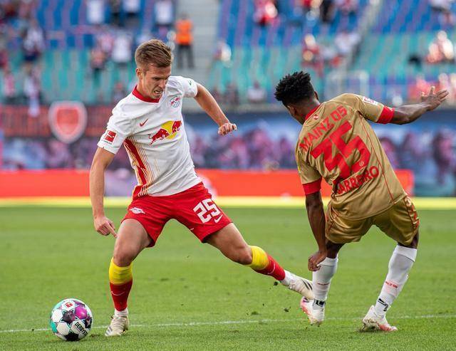 雷速-风云突变门兴格拉德巴赫今夜远射贴柱，意甲版图或变，气氛紧张，赛程密集仍需轮换的简单介绍