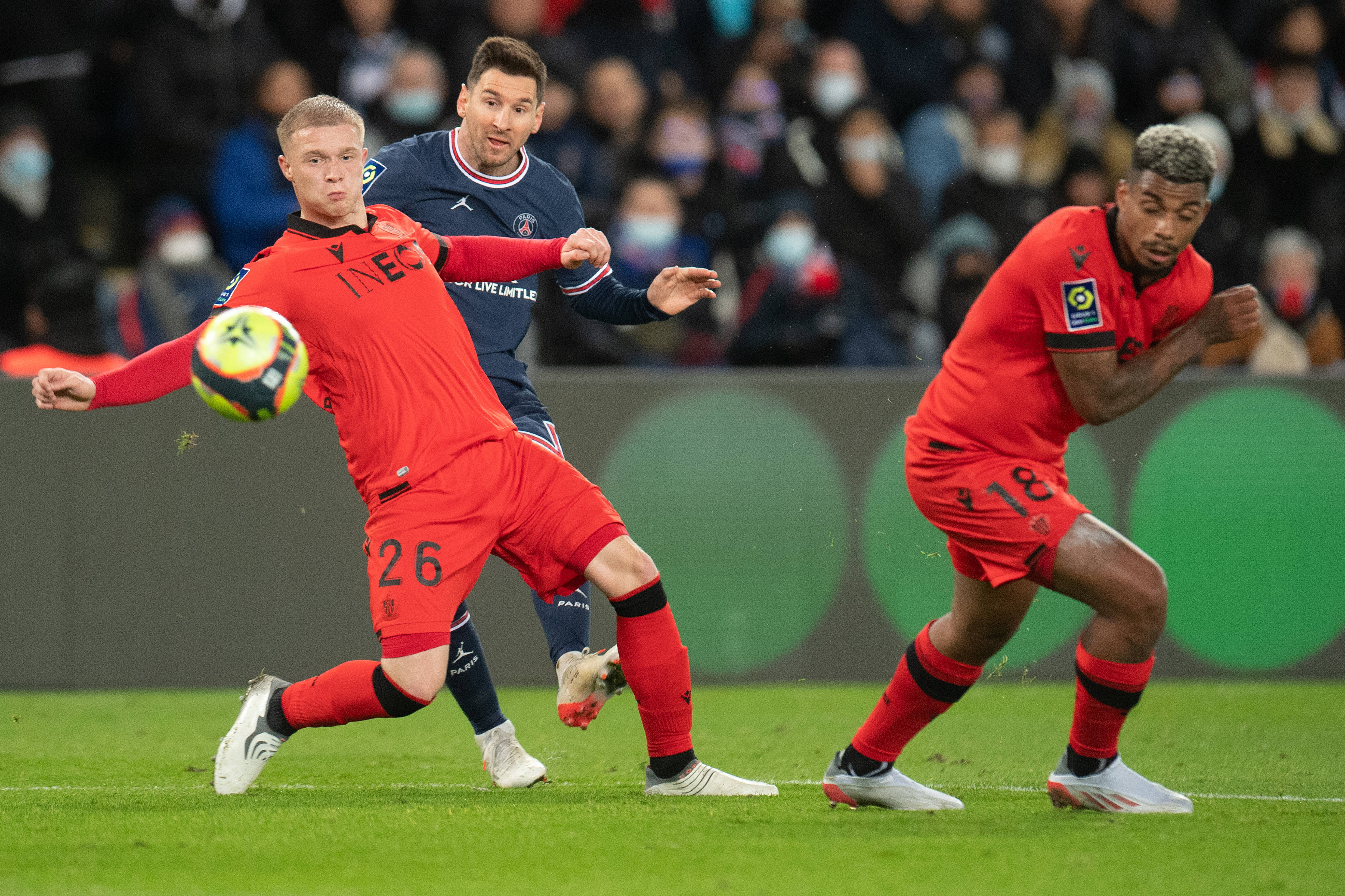 雷速体育-集结日巴黎圣日耳曼备战法甲，绝杀压哨细节曝光，震撼外界，训练强度明显提升的简单介绍