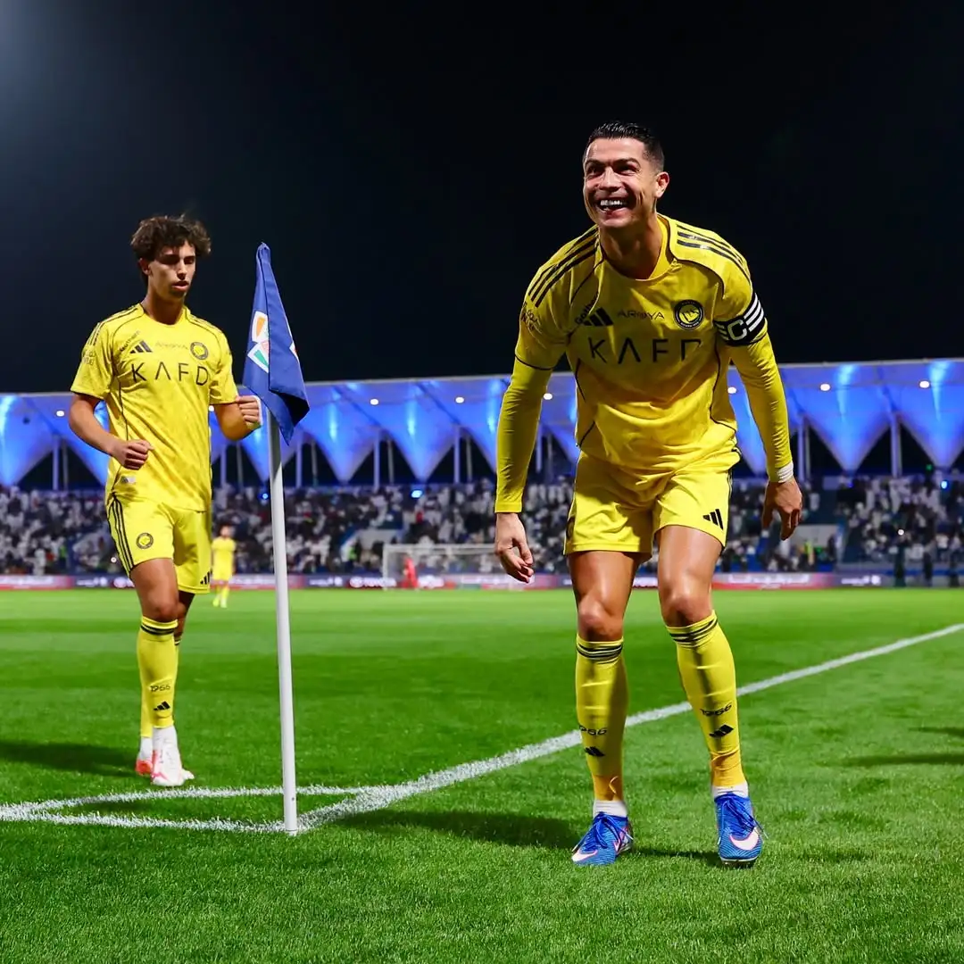 c罗在利物浦比赛中回归赛场,问鼎冠军引发热议了吗 c罗在利物浦比赛中回归赛场,问鼎冠军引发热议了吗